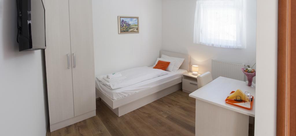 Rooms Lidija Загреб Экстерьер фото